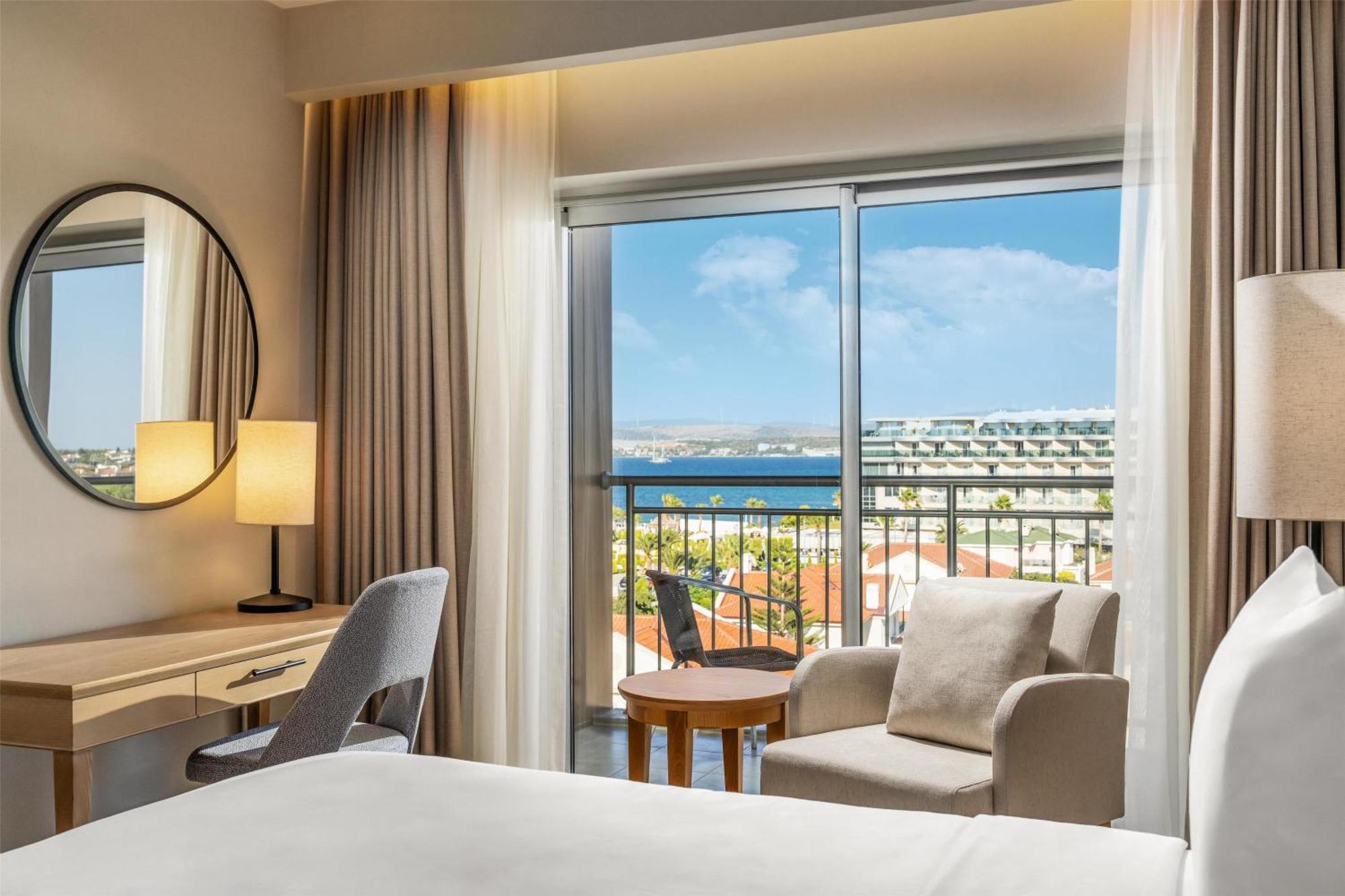 Premium Room with Balcony and Partial Sea View,1689828830:JPEG